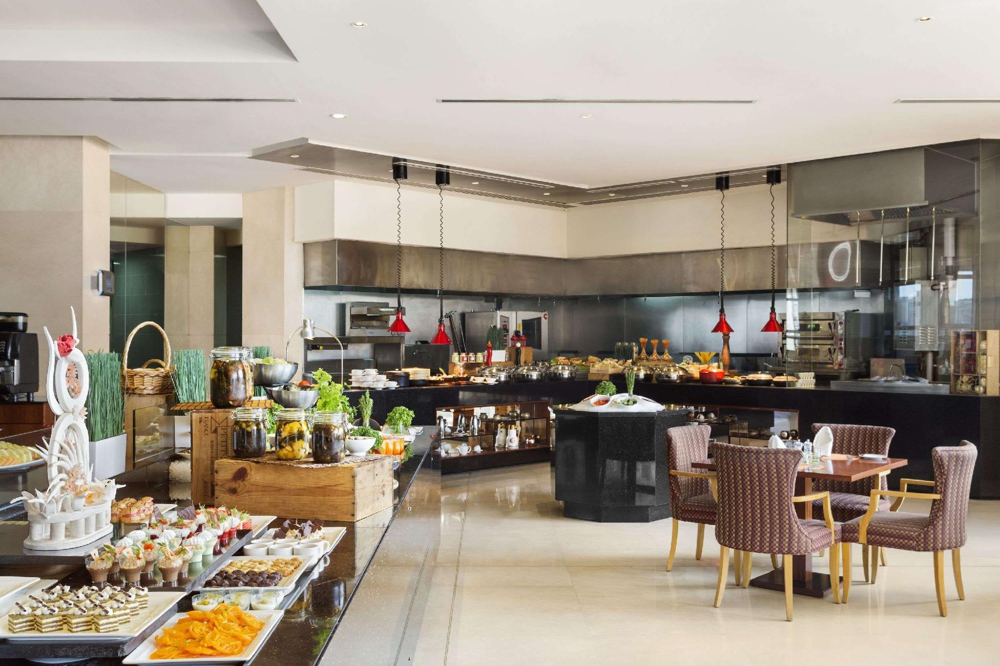 Crowne Plaza - Dubai Jumeirah By Ihg Exterior photo The restaurant