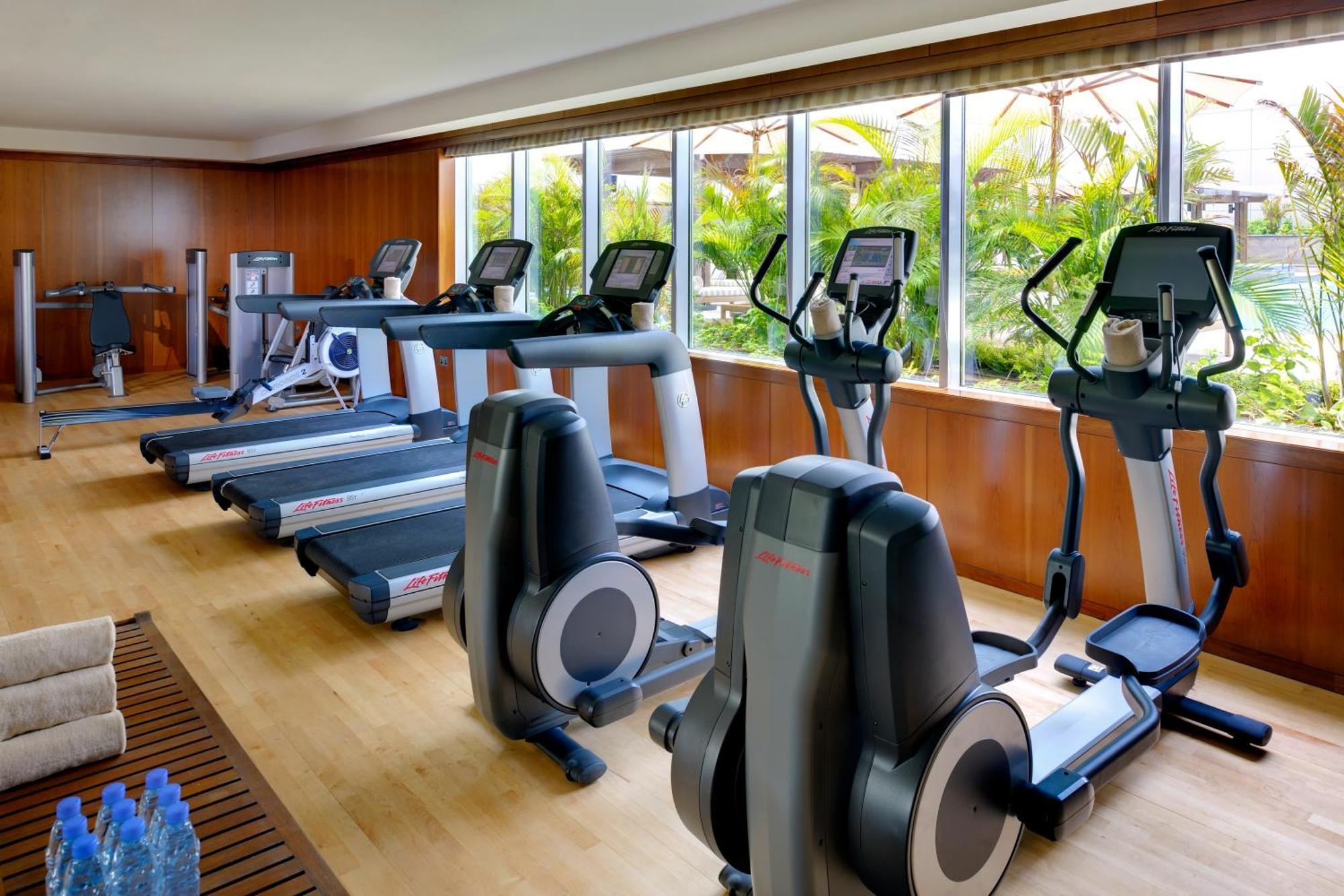 Crowne Plaza - Dubai Jumeirah By Ihg Exterior photo Elliptical cross trainer